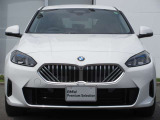 BMWと言えば特徴的なキドニーグリル。ダイナミックなフロントマスクを演出します。