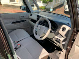 自社整備工場併設! 納車整備からアフターフォローまでお任せください。 車検や定期点検、オイル交換はもちろん、ナビやドラレコ、バックカメラ、ETC等の取り付けも当店にお任せください。