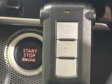【インテリジェントキー】カバンやポケットに入れたままでもドアの施錠・解錠が可能なスマートキーを装備。エンジンのオン・オフ時もカギを取り出す必要が無いからとっても便利です♪