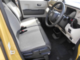 運転席は高さを調整できるハイトアジャスター付きです。