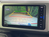 【バックカメラ】駐車時に後方がリアルタイム映像で確認できます。大型商業施設や立体駐車場での駐車時や、夜間のバック時に大活躍!運転スキルに関わらず、今や必須となった装備のひとつです!
