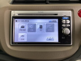 ナビゲーションはGathers純正メモリーナビを搭載しています。ナビのオーディオ機能にはCD再生の他に、SDカードスロット・USB端子からの外部入力ができます。