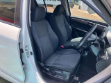 自社整備工場併設! 納車整備からアフターフォローまでお任せください。 車検や定期点検、オイル交換はもちろん、ナビやドラレコ、バックカメラ、ETC等の取り付けも当店にお任せください。