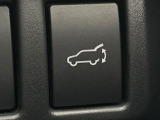 【パワーバックドア】スマートキーや運転席のボタンを押すだけでリアゲートが自動で開閉します!荷物を持っている時や、高い位置にあるバックドアを閉める際に便利な機能です♪