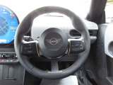 【アクティブクルーズコントロール】先行車との車間距離を維持しながら自動で加減速を行い、走行をサポートする優れもの。車両停止や再加速も行うので渋滞時の運転負荷の軽減にも貢献します。