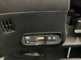 ハンドルの左下にETCがついています。高速道路の料金所の通過も楽々です!。 カードの取り出しもしやすい場所についています。