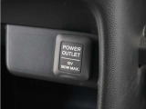 スマートフォンの充電等にも便利な電源ソケットも使いやすい場所に装備されています。