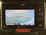 バックでの車庫入れも安心です! リアカメラが付いているバックモニター付のディスプレイオーディオを装備しております。操作線もついており距離感も画面から確認できます。