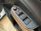 展示車は自社専門工場にて商品化を行っています。外装から内装はもちろん、エンジンルームの隅々までキレイに清掃してます。ぜひ一度ご覧下さい。