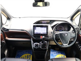 お車選びをお楽しみ頂けるよう、在庫車の展示スペースを十分に確保しております。