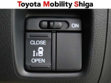 片側パワースライドドアを装備。運転席からワンタッチで操作できるので便利です。