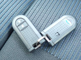 スマートキーが装備されておりますのでボタンを押して頂くだけでドアの開閉が可能です♪