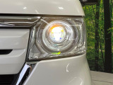 【LEDヘッドライト】悪天候や夜間走行時も良好な視界を確保し安心して運転できる高輝度LEDヘッドライトを装備!点灯速度が早く、消費電力も抑えられています。