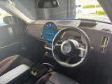 丸を基調とした個性的なインテリア。MINIならではの拘りポイントです!運転が楽しくなるインテリアです!