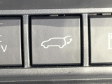 【パワーバックドア】スマートキーや運転席のボタンを押すだけでリアゲートが自動で開閉します!荷物を持っている時や、高い位置にあるバックドアを閉める際に便利な機能です♪