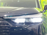 【LEDヘッドライト】悪天候や夜間走行時も良好な視界を確保し安心して運転できる高輝度LEDヘッドライトを装備!点灯速度が早く、消費電力も抑えられています。