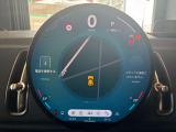 自動車業界初の円形有機ELディスプレイは、スマートフォンのように簡単に操作できます。