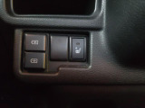 運転席にシートヒーターついております!冬場にとても快適です!