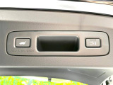 【パワーバックドア】スマートキーや運転席のボタンを押すだけでリアゲートが自動で開閉します!荷物を持っている時や、高い位置にあるバックドアを閉める際に便利な機能です♪