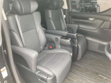 ゆとりある広々とした車内空間は、ドライブを始め買い物やレジャーなど、幅広く活躍します。一人でもみんなとでもお出かけを楽しみましょう!