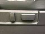 【パワーシート】スイッチ一つで簡単にシートの微調整が可能!電動だから力もいりません!快適なシートポジションにセットして、快適なドライブをお楽しみください。