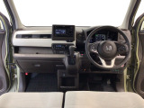 【前方視界】開放的な前方視界!運転がしやすく疲れにくいです♪窓が大きく、見通しがとっても良いおクルマですよ♪