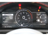運転に必要な情報を瞬時に認識できる、デジタルスピードメーターを組み込んだセンタータコメーター+マルチインフォメーションディスプレイによる7インチTFTカラー液晶画面。
