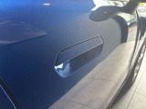 【スマートキー】お車に近づくだけでドアロック/ロック解除が可能です。
