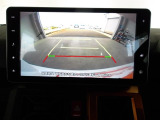 バックガイドモニターで、後方を確認しながら安心して駐車することができます。運転初心者も熟練者も必須の機能ですよ!