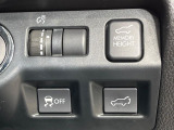 【パワーバックドア】スマートキーや運転席のボタンを押すだけでリアゲートが自動で開閉します!荷物を持っている時や、高い位置にあるバックドアを閉める際に便利な機能です♪