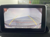 【バックモニター】後ろのカメラの映像をモニターに映し出すことができます!後方の見えない死角や、障害物との距離感をしっかり確認することができます!駐車が苦手な方におすすめです。