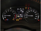 視認性に優れたメーターで、夜間走行も安心して運転できます!マルチインフォメ―ションディスプレイには車両情報を表示!メーター内の光度調整機能も付いております!