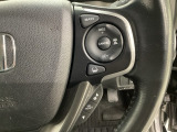 ハンドルにHondaセンシング系のクルーズコントロールやレーンキープアシストなどのスイッチが装備されています。ハンドルから手を離さず安全に操作できます。
