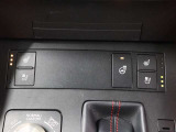 本革シートには、背もたれと座面から爽やかな風が吹き出るシートベンチレーション機能を搭載。夏の暑い日にもシートと密着している背中や足腰の蒸れを防ぎ、快適なドライブを楽しむことができます。