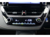 ★エアコンはオートタイプが装着済みです!オートモードにしておけば、車内温度を設定するだけで風の料や吹き出し口の切り替えを機械が行ってくれます!一年中快適な環境を作れますよ♪