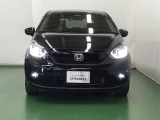 LEDヘッドライトを装備しています。LEDヘッドライトはとても明るく、雨の日や夜間走行も安全・安心です。オートライトコントロール付きで周囲の明るさに応じて自動で点灯・消灯します