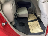 シートをはね上げれば、高さのある荷物も積めます。