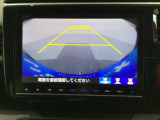 バックでの車庫入れも安心です! リアカメラが付いているバックモニター付のナビを装備しております。操作線もついており距離感も画面から確認できます。