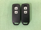 スマートキーを装備しています。鍵を差し込むことなくドアロックの開け閉めと、スタートボタン操作でのエンジンスタートができます。スペアキーも同じものを用意しております。