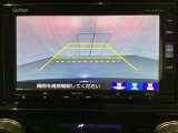 バックでの車庫入れも安心です! リアカメラが付いているバックモニター付のナビを装備しております。操作線もついており距離感も画面から確認できます。