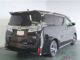 ゆとりある広々とした車内空間は、ドライブを始め買い物やレジャーなど、幅広く活躍します。一人でもみんなとでもお出かけを楽しみましょう!