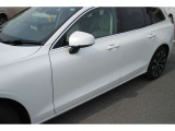 人気のV60クリスタルホワイトが入庫致しました。