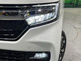 【LEDヘッドライト】悪天候や夜間走行時も良好な視界を確保し安心して運転できる高輝度LEDヘッドライトを装備!点灯速度が早く、消費電力も抑えられています。