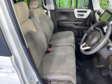 運転席まわりには十分なスペースがあり、大柄な方でもゆったり運転していただける環境です。