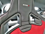 【NISMO専用チューニングRECARO製スポーツシート】サーキット走行までも視野に入れて開発されたこのシートは、ホールド性能はもちろん、クルマの微小な動きまでつかめるフィット感等、バケットシートの理想を追求☆