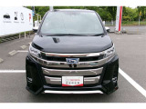 正面からの写真です。力強い意匠のバンパーです。格好良さも併せ持つお車です。