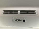 後部座席にサーキュレーターを搭載しています。エアコンの風もしっかり循環。後席も快適です!