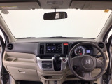 【前方視界】開放的な前方視界!運転がしやすく疲れにくいです♪窓が大きく、見通しがとっても良いおクルマですよ♪