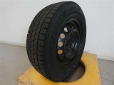 冬タイヤ195/65R15ブリヂストン製です。