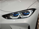 【レーザーライト】ブルーのデザインとBMW Laserのロゴにより視覚的にも個性を主張するレーザーライト。ハイビームモードを設定すると最長600mまでの距離を照射。夜間におけるドライビングの快適性を向上させます。